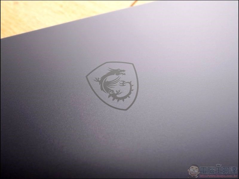 MSI Prestige 15 開箱 - 11