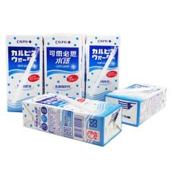 ◎美式賣場可爾必思水語乳酸菌飲料(6入一組)|◎|◎品牌:可爾必思商品種類:乳酸飲料外包裝材質:鋁箔包保存方法:室內儲存、避免高溫或陽光直射、開瓶後請立即飲用或冷藏保存內容物成分:水、砂糖、發酵乳飲料