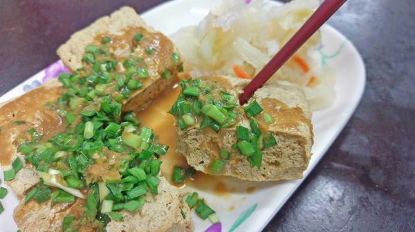 【花蓮美食】荳蘭橋臭豆腐-電視媒體也推薦的韭菜臭豆腐