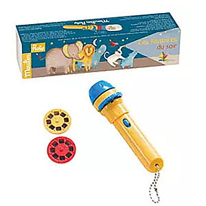 鼓勵孩子想像力的發展，三種不同的主題投影片，可調整投影焦距，親子互動最佳玩具，自創故事生動有...