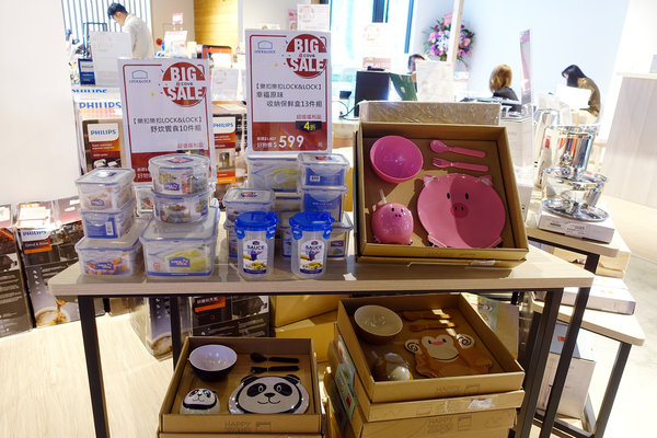 COVEx夏普展演活動，捷運小巨蛋站智慧生活館，結合咖啡店、家電體驗、廚藝教室、精選生活好物、特賣會，可場地租借且有網美牆打卡的主題式情境賣場