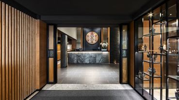 想穿越，入此門，在餐廳遇見九五至尊