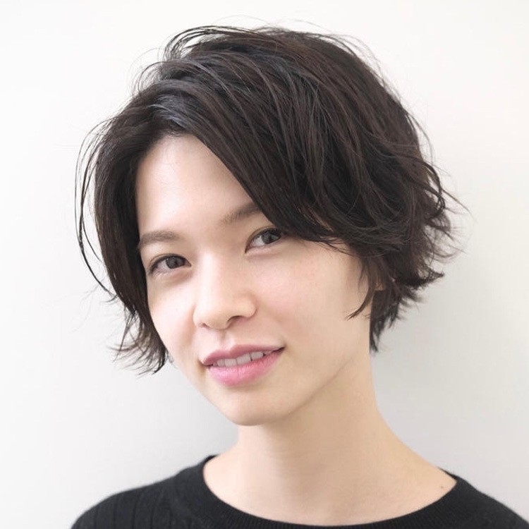 ショート 30代 40代大人の髪型 22年のトレンド こなれ感漂うニュアンスショート Baila News