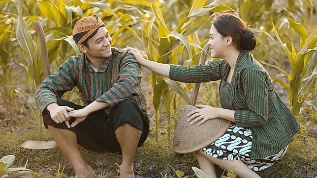 Prewedding Adat Jawa Di Sawah Konsep Konsep Foto Pre Wedding