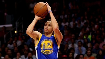 比賽中與隊友當眾玩鼻屎...難道這是 Curry 增加手感的方法？