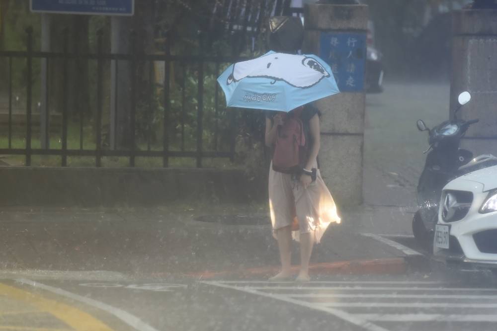 致災性暴雨關鍵日！北台6縣市豪大雨 冷空氣報到狂降6度 上報 Line Today