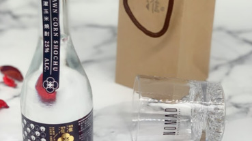 【濯濯燒酎】25%狂野的蒸餾酒精，既是優雅也能奔放，啜飲一口充滿格調的燒酎。