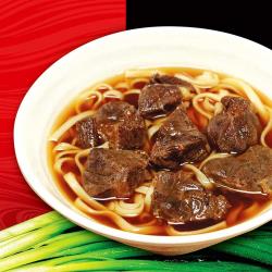 ◎使用美國牛腱心，搭配洋蔥與新鮮蔬菜|◎雞骨熬煮湯頭|◎品牌:熊媽媽買菜網種類:麵/飯/油飯風味:台式口味:不辣主要食材:牛肉葷/素:葷保存方式:冷凍-18℃以下份數/規格:820公克X4入產地:台灣