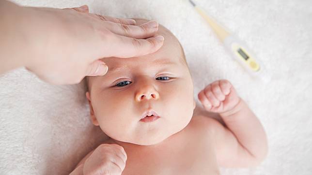 Hati-hati, Mencium Bayi Sembarangan Bisa Tularkan 13 Penyakit Ini