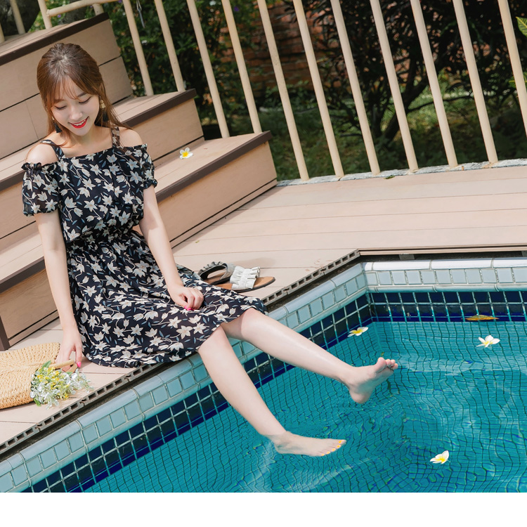 臀圍量內裡裙臀圍；下襬量外件裙襬 滿版的雞蛋花朵印花搭配質感的底色， 打造氣質迷人的品味穿著~ 領口荷葉剪裁拼接增添甜美設計感， 採用雪紡的面料使穿著舒適輕盈~ *******************