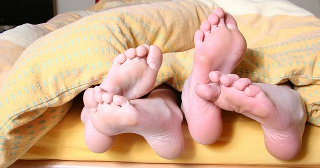 愛愛太嗨床單濕透？妙齡女「洪水噴發」　3男友全驚呆