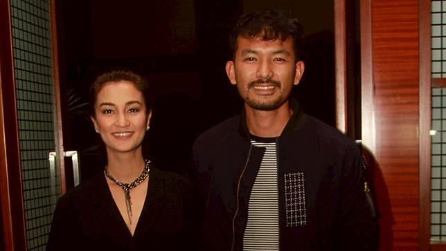 Selamat! Atiqah Hasiholan dan Rio Dewanto Dikaruniai Bayi Perempuan