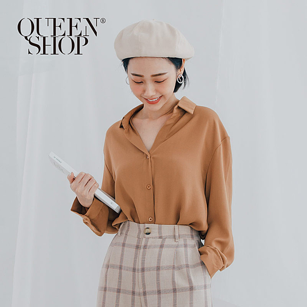 純色開領雪紡襯衫 專屬訂製配色鈕扣 輕飄滑順的雪紡材質 隨意搭配皮鞋或球鞋 穿出最舒適的質感