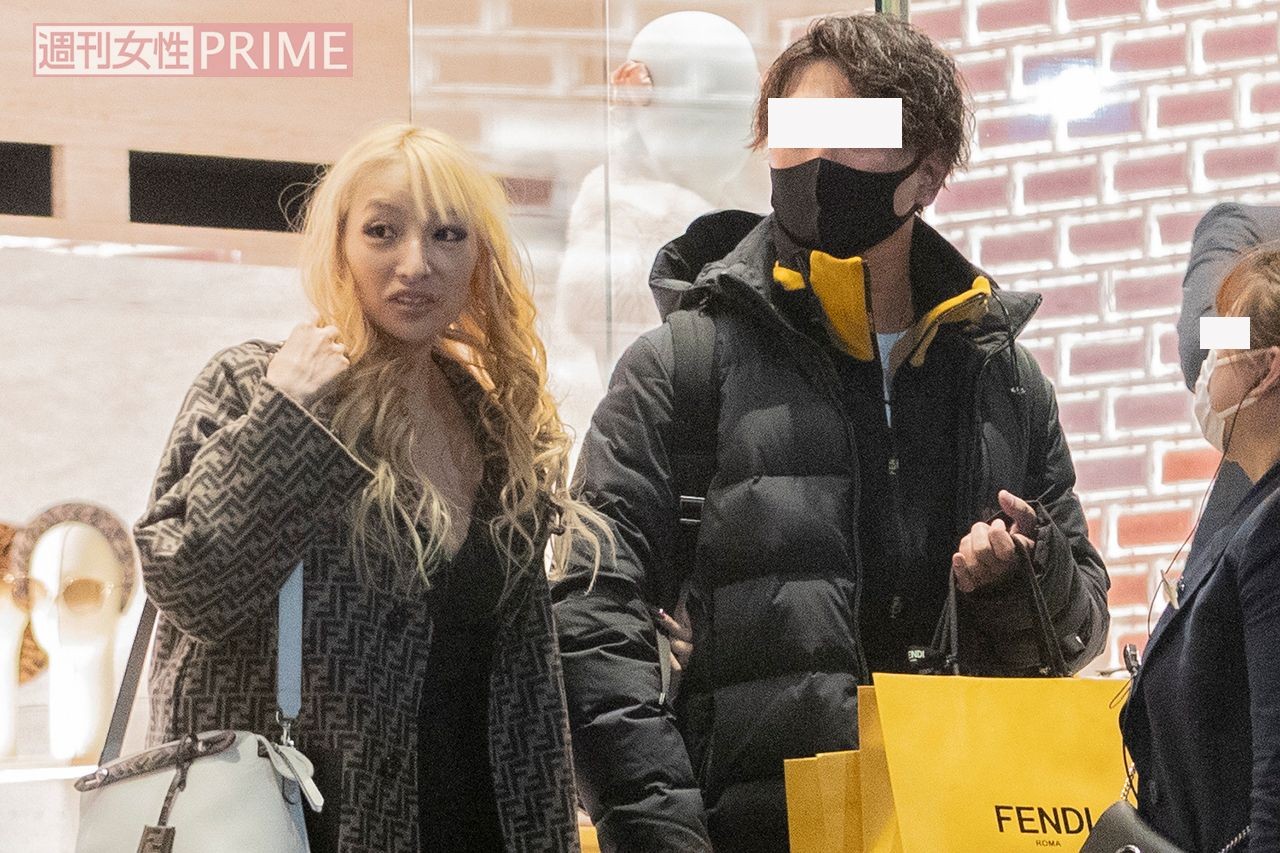 加藤紗里 新恋人 Fendiおじさん と爆買いデート撮 週刊女性prime