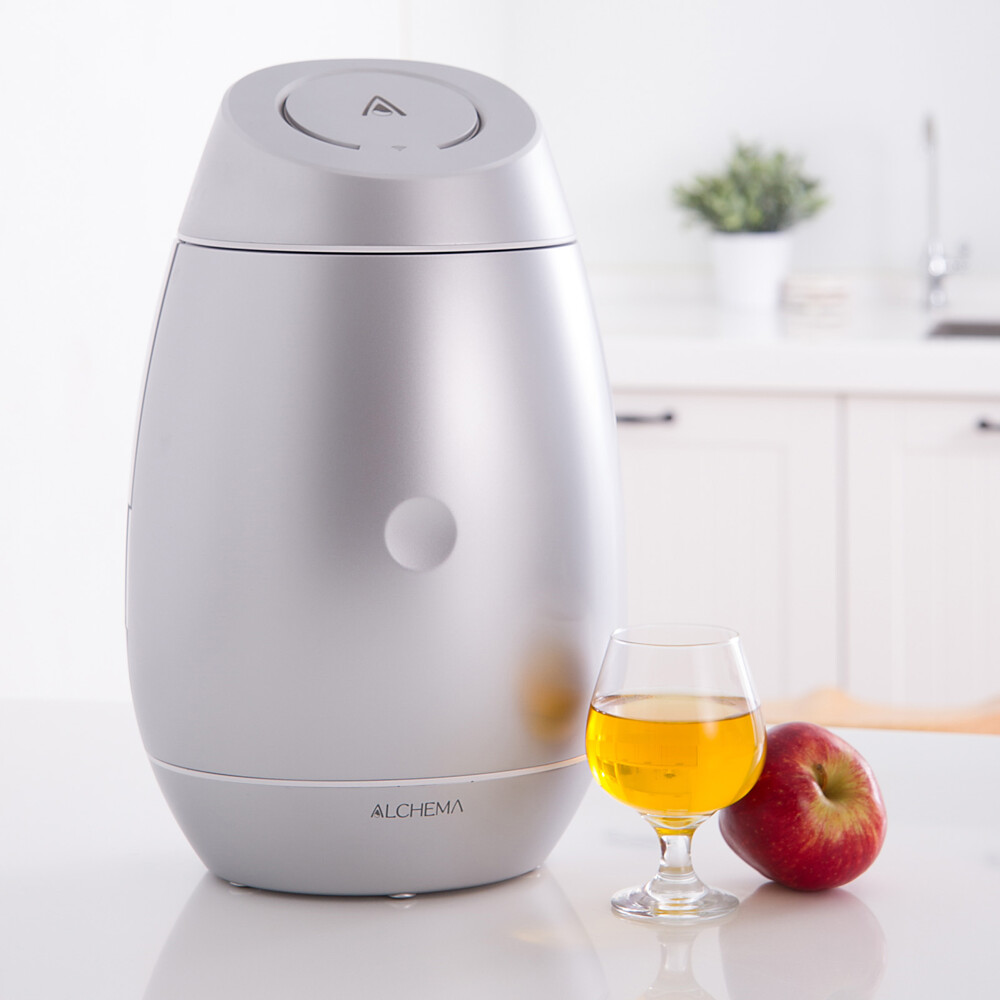 超過百個美味酒譜任你選（梅酒, 清酒, 葡萄酒, 啤酒, 蜂蜜酒） 無師自通自釀酒App引導 輕鬆控制酒精濃度（4度～14度） 輕鬆控制酒體甜度（不甜～甜） 配餐文章教學 自釀技術分享 以酒會友情境小