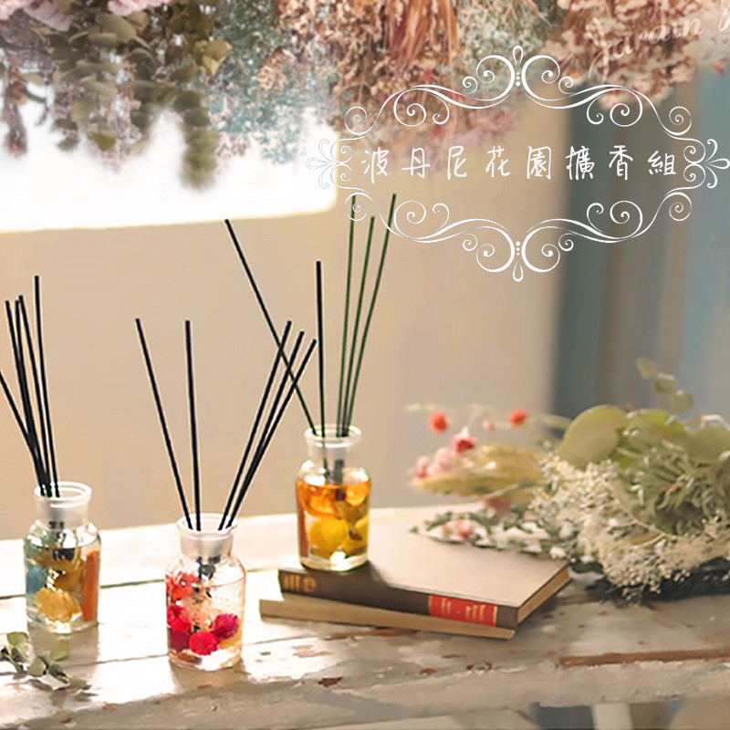 再將黑色擴香棒插入瓶子裡，即可散發芬芳香氣。若香味減弱可將黑色擴香棒倒置，即可增強香味。 【使用注意事項】 ＊本產品非食品，請勿食用，若誤食請立即就醫。 ＊請勿直接塗抹於皮膚上，若有接觸請用肥皂清洗乾