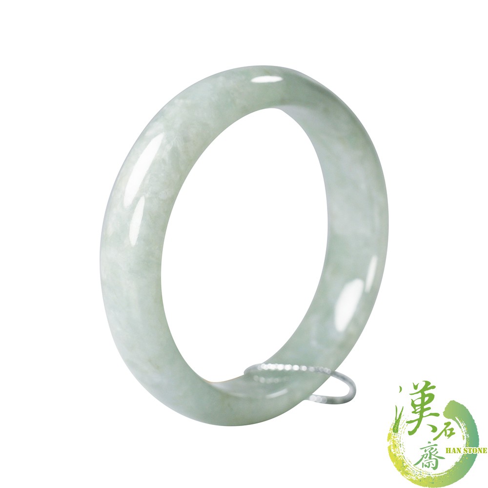 【漢石齋品牌】漢人鍾愛之石，匯集之齋所漢石齋品牌最大的特色，是由目前香港寶石鑑定所 歐陽秋眉台北教學中心，現任的翡翠課程專任講師 王振宇所創立之玉石品牌，同時也是專業全項目珠寶鑑定師。鑑賞珠寶玉石之餘