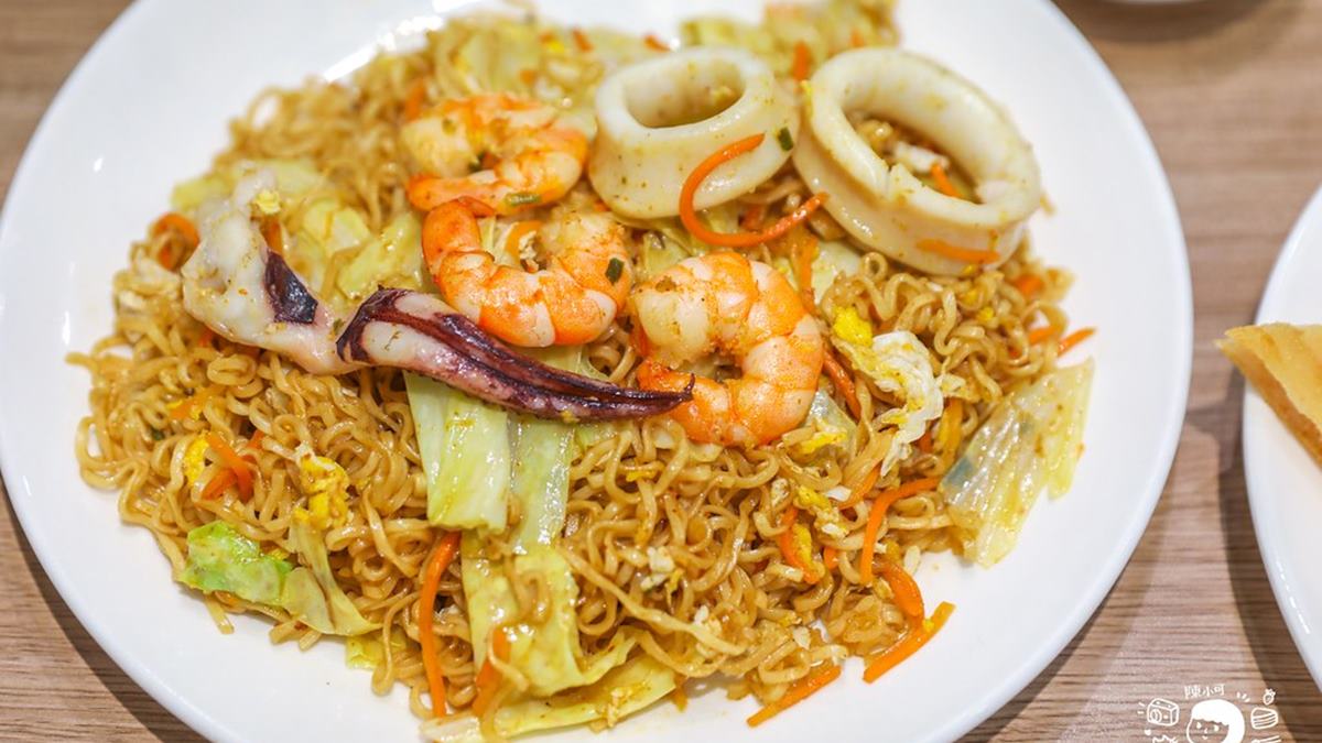 55元起免出國開吃！雙北６泰式料理推薦：排隊路邊攤、厚切月亮蝦餅、炒泡麵