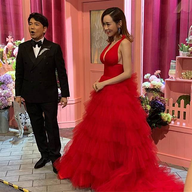 港姐冠軍挺4月孕肚大解放 F乳撐爆開胸裝