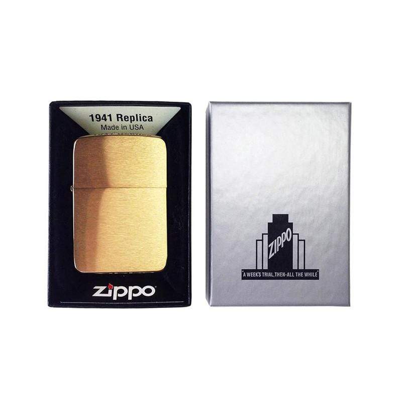 產品特色 正面及背面拉絲純銅霧面，其餘部分為拋光鏡面 1941復刻版：4角較圓滑，4節鉸鍊 特别版：機芯為銀色 美國製造 產品介紹 偶爾之間，總會有這樣的產品，無論是設計或極簡皆已臻完美，如果還想動手