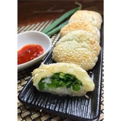 ◎100%使用宜蘭三星蔥，當天採當天製作，保留最鮮甜的口感。|◎|◎主商品:三星蔥爆燒餅(384公克/8粒)*6包.重量：384公克/8粒.成分：麵粉、青蔥餡(青蔥、生豬脂、乙醯化己二酸二澱粉、鹽、香菇高湯粉(L-麩酸鈉、鹽、胺基乙酸、麥芽糊精、香菇抽出物、5次黃嘌呤核甘磷酸二鈉、5烏嘌呤核甘磷酸二鈉、DL-胺基丙酸、酵母抽出物、琥珀酸二鈉、關華豆膠、酵母粉、醬油、玉米糖膠、棕櫚仁油、L-天門冬酸鈉、檸檬酸鈉、二氧化矽、糖、香料、甜味劑(甘草酸銨、蔗糖素)、膠糖色素、抗氧化劑(維生素E))、紅蔥頭、調和白胡椒粉(白胡椒粉、麩皮粉、麥芽糊精、玉米澱粉、綠辣椒、雞心椒、茶枝)、品質改良劑、(醋酸鈉(無水)、胺基乙酸、脂肪酸蔗糖酯))、豬油(豬脂、抗氧化劑(混和濃縮生育醇、L-抗壞血酸棕櫚酸脂))、水、芝麻、糖漿(水、葡萄糖、玉米澱粉)、糖。.產地：臺灣宜蘭縣三星鄉.食用方法：烤、煎.製造日期：如包裝所示.保存方式：冷凍-18°C以下，一年.過敏原資訊：本商品含有小麥一元加購商品:三星蔥加倍捲餅(420公克/3片)*2包淨重：420公克/3片.成分：麵粉、水、三星青蔥、精純棕櫚油、大豆沙拉油、香油、食鹽、糖、油蔥酥(蔥頭、棕櫚油、麥麩酥、玉米澱粉)、黑胡椒粒.產地：臺灣宜蘭縣三星鄉.食用方法：煎、炸.製造日期：如包裝所示.保存方式：冷凍-18°C以下，一年.過敏原資訊：本商品含有小麥產品責任險:1516字第07PD02914號負責廠商:百孚興業股份有限公司負責人:朱鴻明電話:03-9890989產地:台灣地址:宜蘭縣三星鄉培英路157號食品業者登錄字號:G-153369686-00000-0*本貨品採冷凍運送，客戶收受商品請先檢查是否解凍或瑕疵等情形，如有請即刻聯絡我們。*已收到商品日起算，產品具有效日期至少前3個月以上。*如發生訴訟雙方同意以台灣宜蘭地方法院為一審管轄法院。