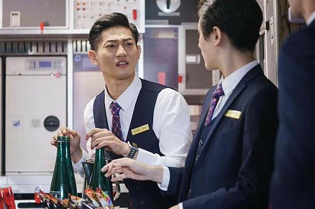 男星機上遭性騷擾 胸、臀失守