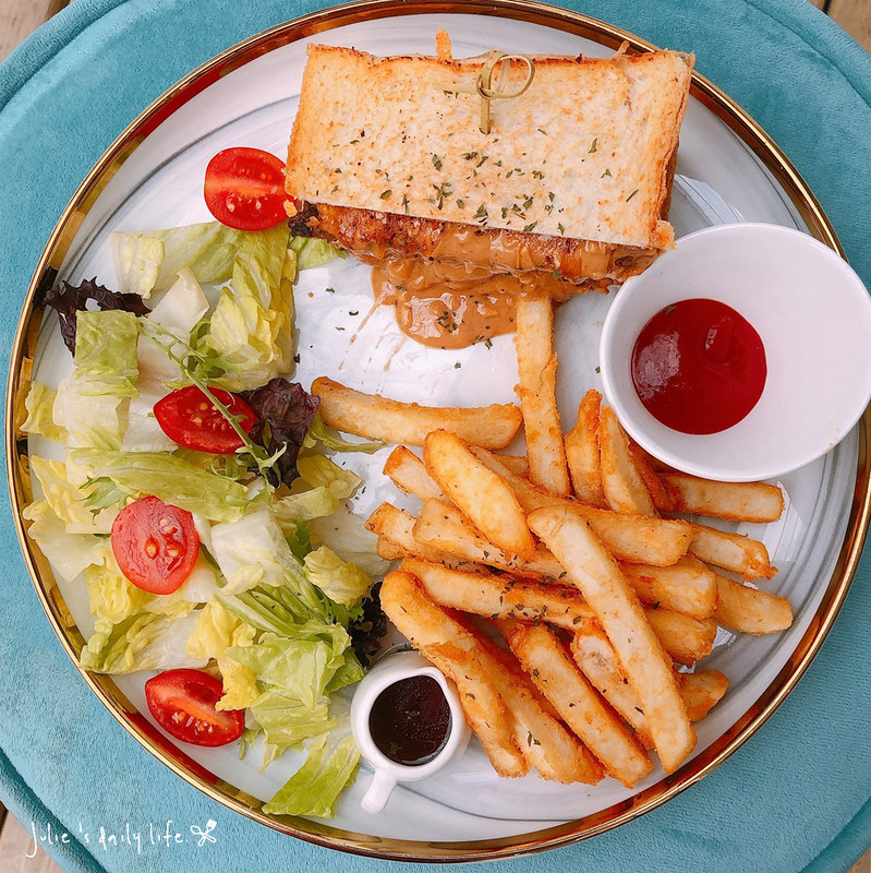 brunch,Eclipse cafe,下午茶,午餐,咖啡,日食,日食 eclipse cafe,日食 eclipse cafe 藝文店,日食咖啡,日食桃園,早午餐,桃園,桃園 下午茶,桃園日食,桃園藝文特區,氣泡飲,焗烤飯,甜點,義大利麵,藝文特區,藝文特區 早午餐,藝文特區咖啡,蛋糕 @跟著Julie一起走吧