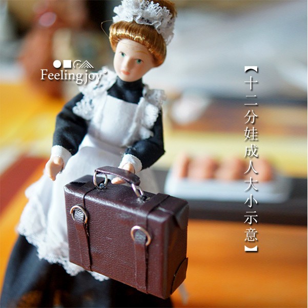 適合6分或12分娃娃布景照片實拍掌柜推薦手提箱子不能打開鄰手可提外形為貼皮效果手作品偶有膠水痕跡南北方氣候冷熱不均偶有貼條開膠情況實在無法控制請自行粘好即可介意慎拍人偶及一元硬幣均為拍照道具發貨不帶可