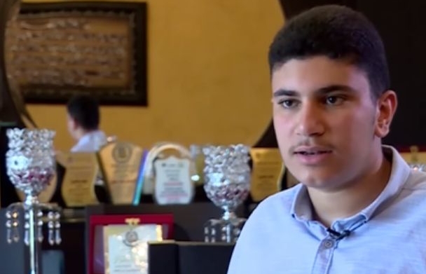 哈佛大學新生聲稱他在美國海關被檢查手機，並因社群朋友有反美貼文而被拒絕入境