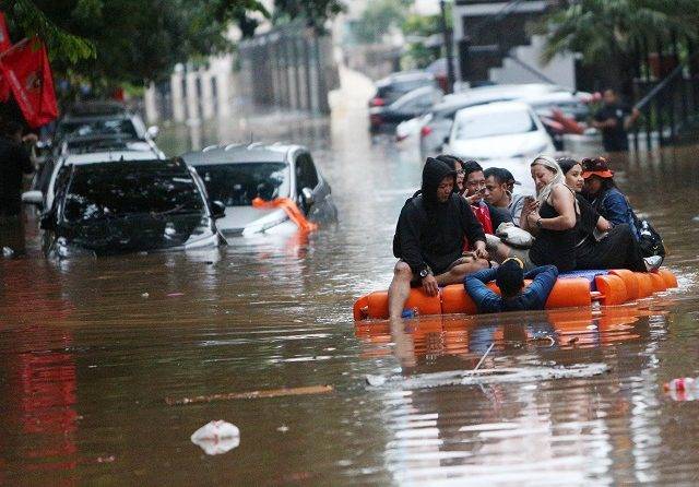 Image result for Korban Tewas Banjir Jabodetabek Tembus 67 Orang