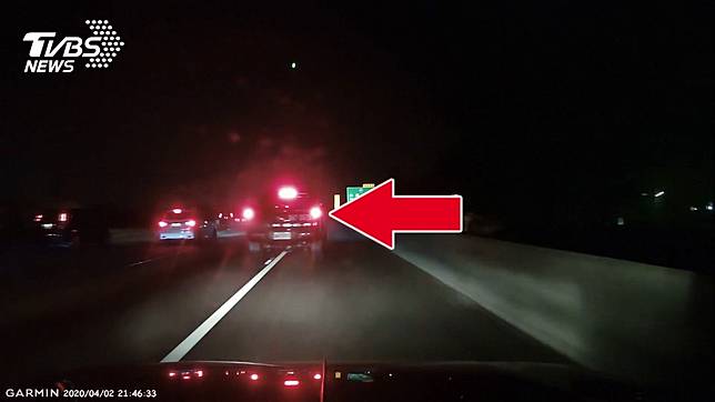 國道路肩被狂「叭」　駕駛無違規卻遭踹車