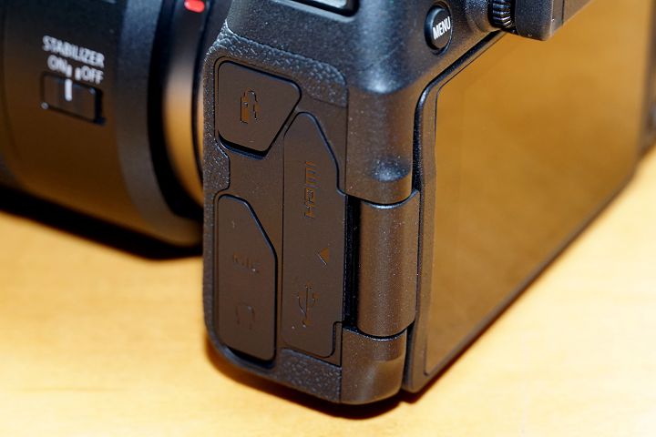 比一杯咖啡還輕！Canon EOS RP 全幅無反相機在台開賣，售價 42,900 元起。