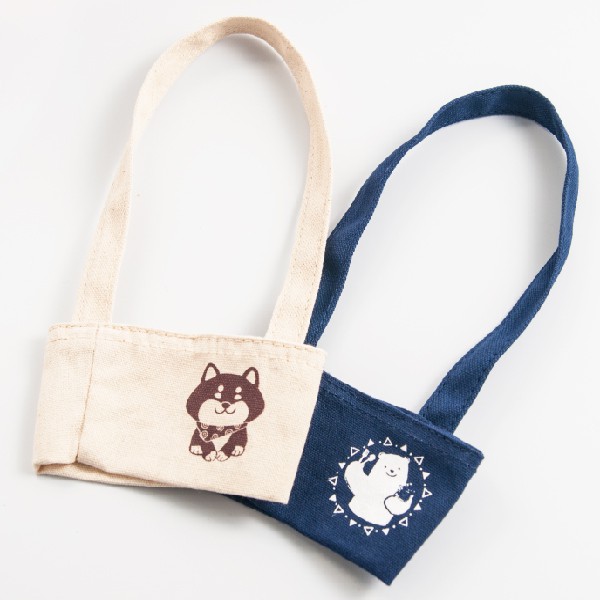 **MIT台灣製●手提&外出攜帶方便，可掛置任何地方。●帆布材質，耐用&可水洗~重複利用好環保!●上寬下窄設計，服貼杯身、不易脫落!#飲料杯套 #飲料提袋 #環保