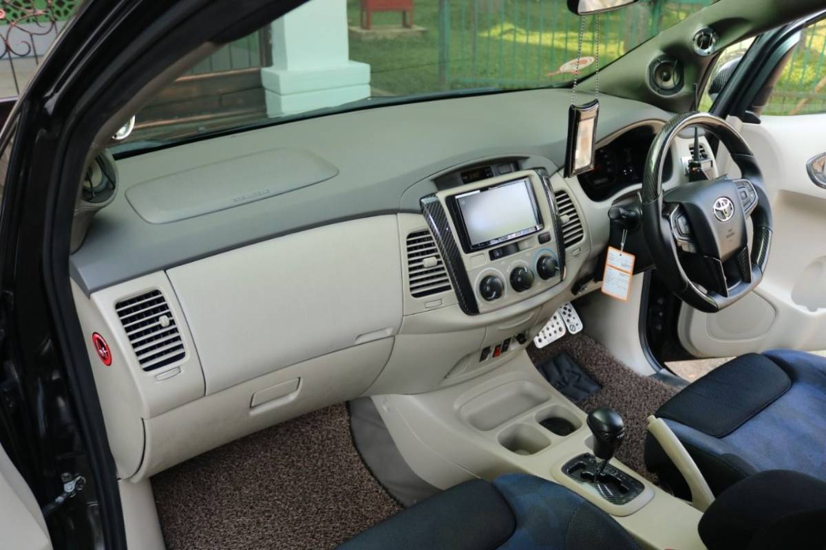 Interior Kijang Innova Ini Jadi Keren Dengan Recaro Dan Audio SQ Gridoto LINE TODAY