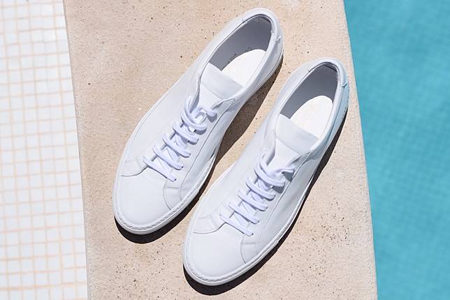 8 Rekomendasi Sneakers Putih yang Chic & Stylish