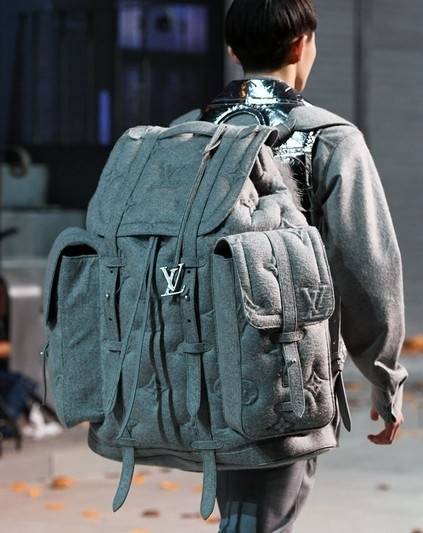 LVMenFW19 Playing with scale. A backpack from the latest