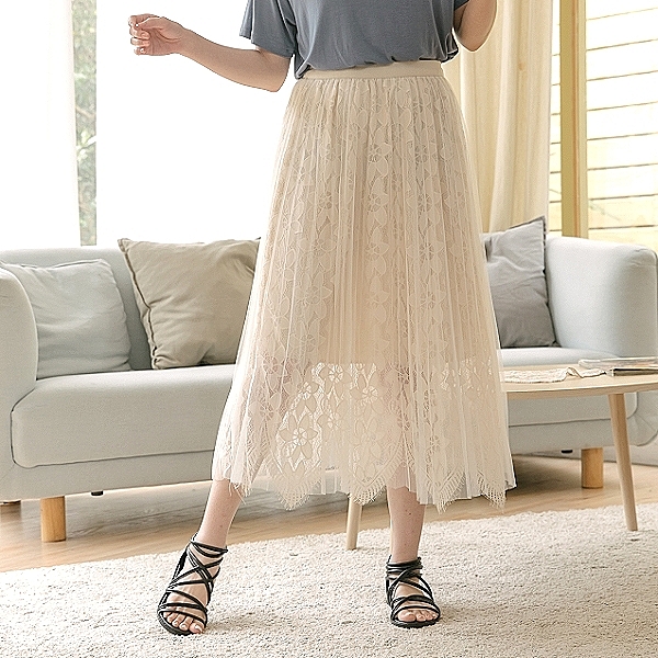 KR0006M 百搭蕾絲花邊雪紡長裙 產地：韓國製造 顏色：米 尺寸：F 材質：雪紡（聚酯纖維）
