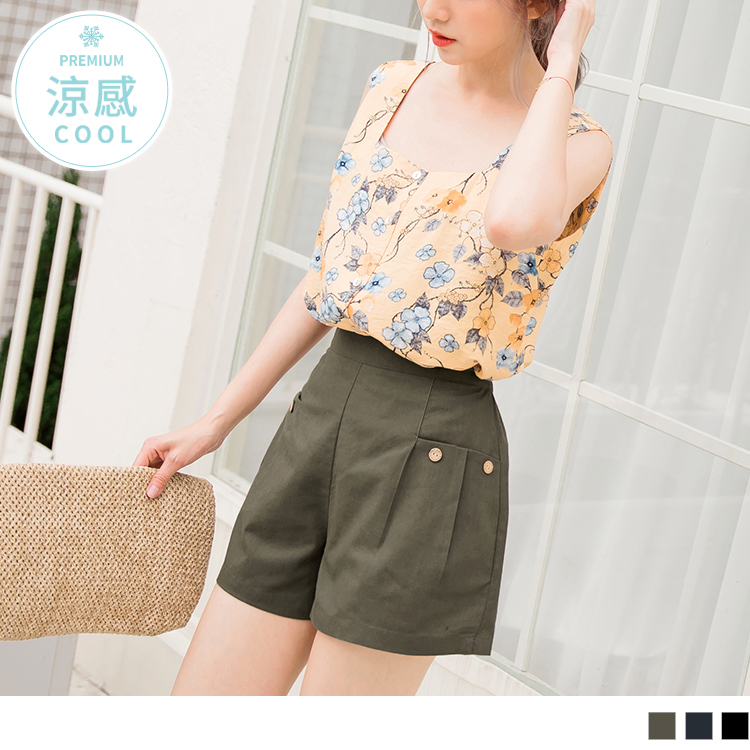 選用含麻的布料，透氣效果佳 穿起來涼感舒服自在一整天， 口袋打褶的設計，展現你的品味風格 高腰A字版型剪裁 視覺修飾大腿部位的優雅線條! ************** 小提醒： 口袋為真 深色衣物建議