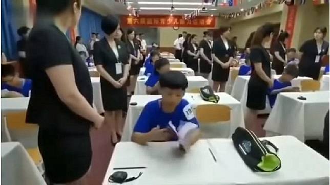 前陣子大陸舉辦一場速讀比賽，不少小朋友踴躍參加。(圖／翻攝自YouTube)