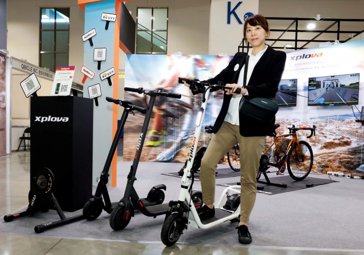 Acer推出Xplova電動滑板車系列，極速25km/h、續航力45公里