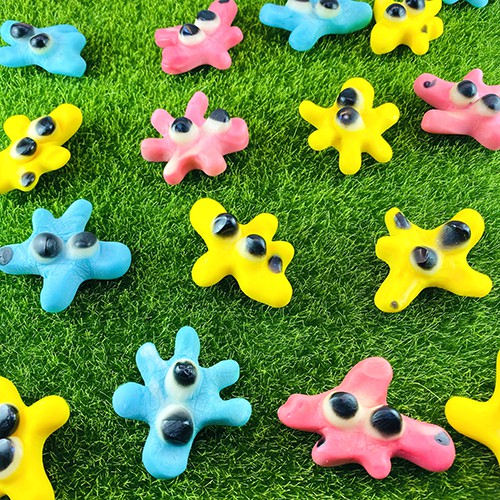 ✅成分：葡萄糖漿、糖、明膠(豬皮)、檸檬酸、乳酸、果膠(蘋果)、香料、薑黃素、胭脂紅、著色劑(藍色食用一號)、植物碳、白蜂蠟、黃蜂蠟、棕櫚蠟✅營養標示：每100公克熱量327.4大卡蛋白質4.4公克脂