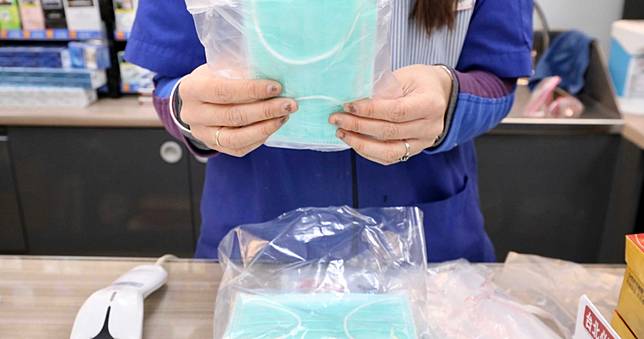 口罩7天限買2片　醫嘆：不起眼的口罩，可能真要重複使用了