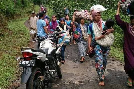 Ilustrasi. Warga mengungsi akibat banjir bandang di Brebes, Jawa Tengah. Foto: Medcom.id/Kuntoro Tayubi