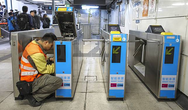 Hong Kong Mtr Staff To Get One Off Payment As Embattled Rail