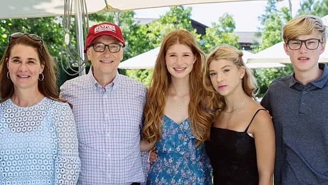Bill Gates dan keluarga. (Instagram/ jenniferkgates)