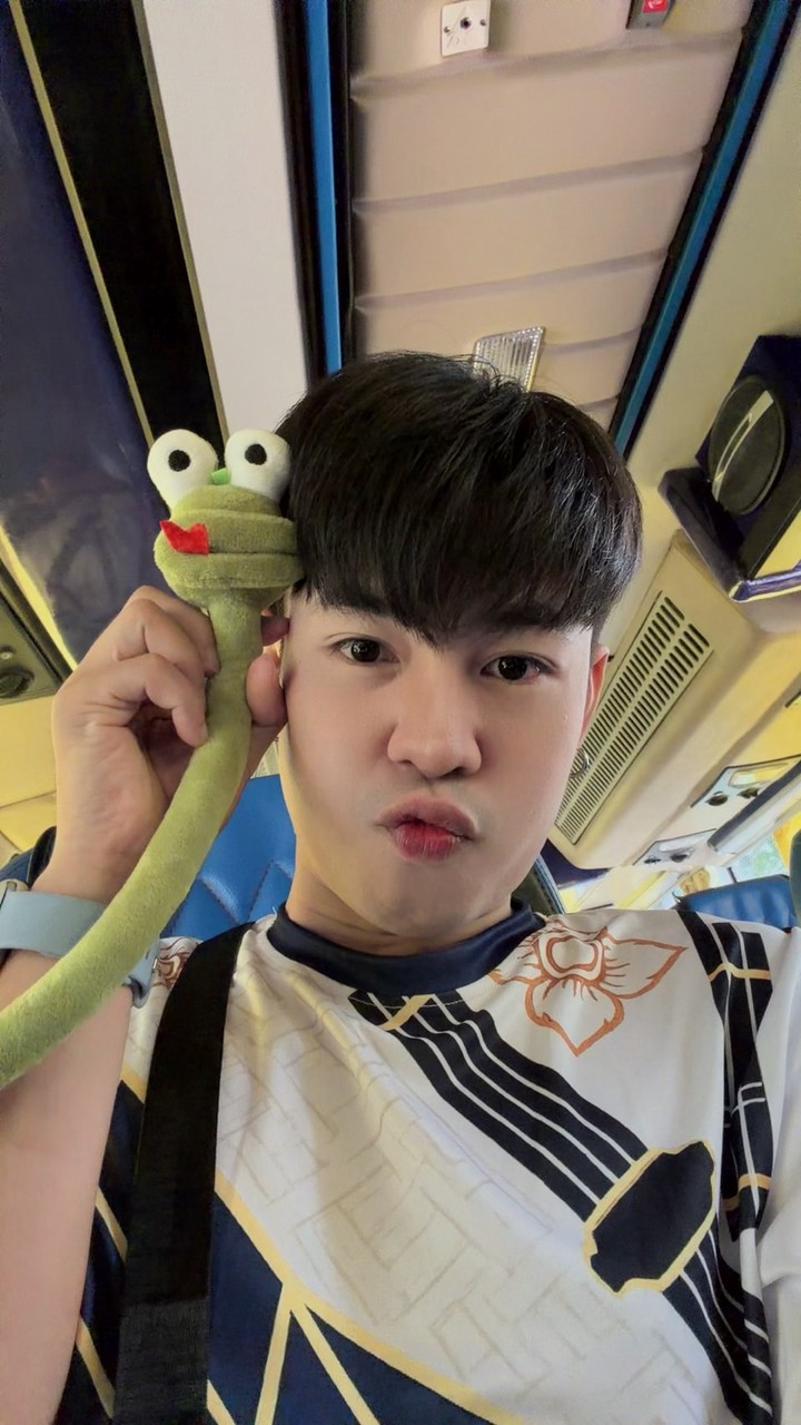 ด้อมจ้าวแก้ม อาบ๋อยระเบียบวาทะศิลป์