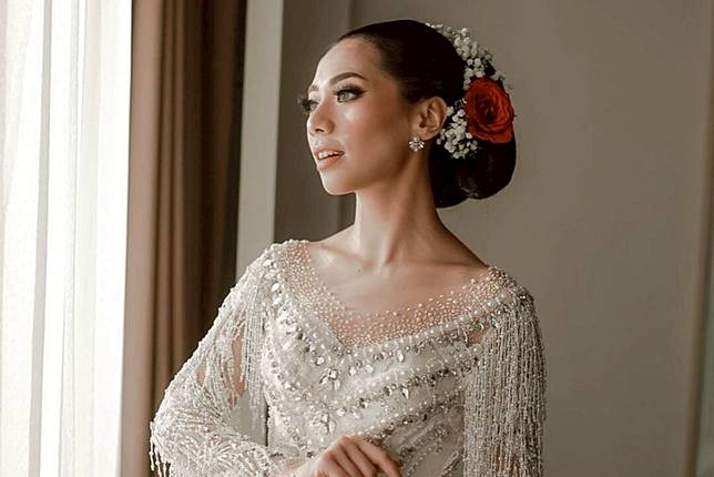 3 Perempuan Ini Memilih Merias Dirinya Sendiri Ketika Menikah