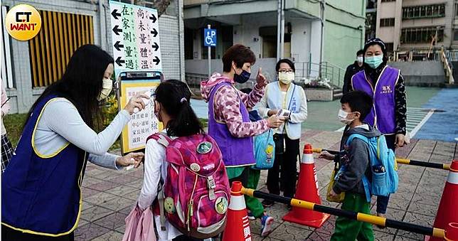 首見小學生確診案例！　家長別忘記眼鏡也要消毒
