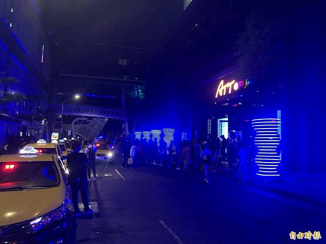 零確診效應來了！週末夜北市信義區夜店再見排隊人潮