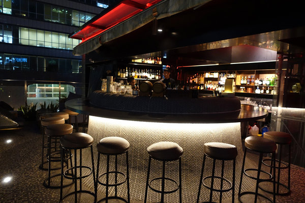 內湖浪漫餐廳-Lazy Point餐酒館，有午餐、下午茶、晚餐的內湖餐酒館，露天酒吧內湖調酒，文湖線約會餐廳，活動包場、會議空間租借的內湖咖啡廳